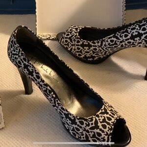 Nicole Miller 4” NWOT